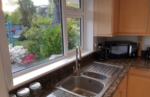 Canford Cliffs Casa | A hidden gem a stones throw from Sandbanks beach