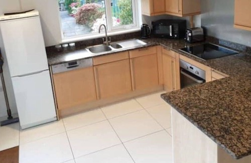 Canford Cliffs Casa | A hidden gem a stones throw from Sandbanks beach
