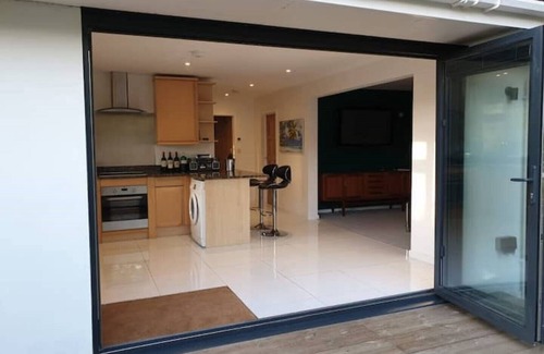Canford Cliffs Casa | A hidden gem a stones throw from Sandbanks beach