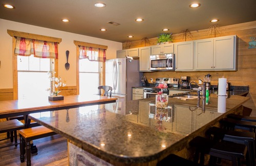 Gatlinburg Chalet De Esquí | A Hilltop Hideaway - Four Bedroom Chalet