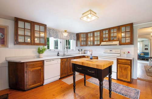 Dresden Otro | A historic, charming farmhouse in the heart of Midcoast Maine!