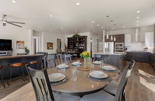 Washington Casa | A Hole in One: 2 Private Pools Overlooking Golf Course