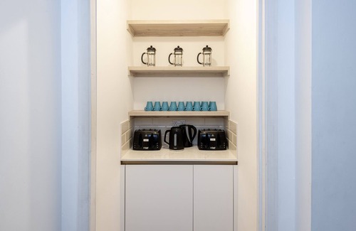 Petty France Cabaña | Cotswold Spa House - historic country house for groups