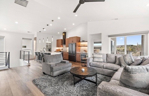 Garden City Casa | A Lazy Peaceful Retreat with Hills and Bike Park View