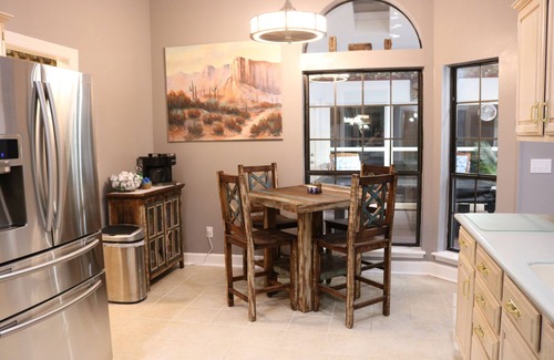 Southside Casa | A Little Southwest in the Southeast! Great Pool Home in Jacksonville!