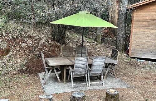 Foresthill Casa | A Lovely Cabin House at Way Woods Retreat with Outdoor Hot Tub! - By Sacred Hub MGMT