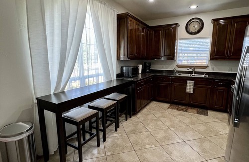 Harlandale Casa | A luxury, 3-bedroom home mins away from the San Jose Missions