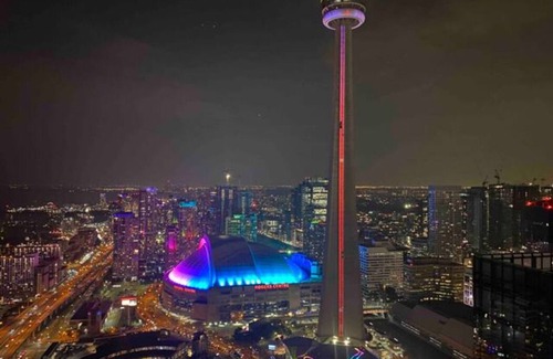 Central Waterfront Condominio | A luxury condo in downtown Toronto with CN Tower View