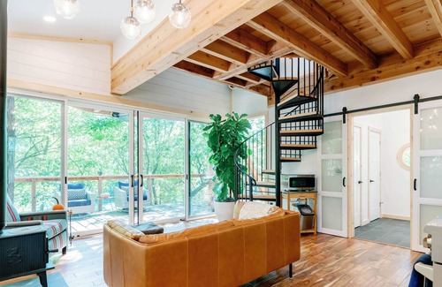 Farmington Casa | A Luxury Treehouse Experience | Wood-Fired Cedar Hot Tub