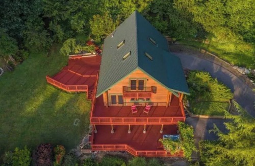 Monroe Cabina | A Marvelous Mountain Log Cabin Retreat w/hot tub