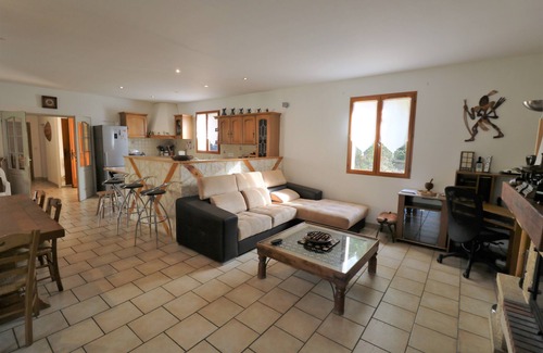 Saint-Martial-de-Nabirat Casa | Gran villa, bañada de luz, con piscina cubierta privada y gran jardín.