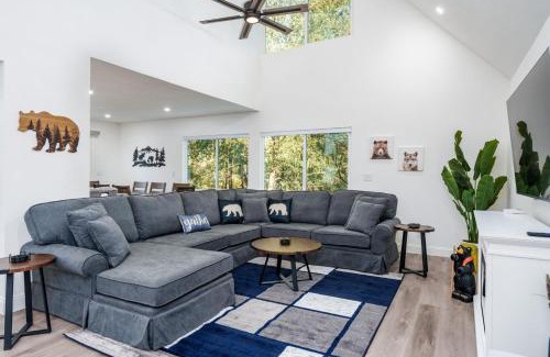 Oakhurst Casa | A Modern Hideaway - with hot tub, game room, and more