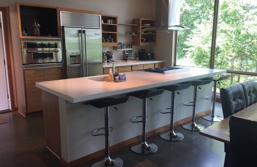 Edgemont Casa | Un hogar moderno ubicado en los acantilados del lago Greers Ferry.