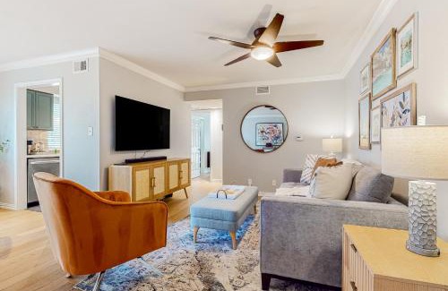 Rosedale Apartamento | A Painting of Austin