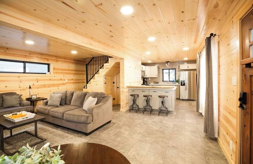 Donner Lake Woods Cabina | Peek of Donner Lake | Ski Lease Available!