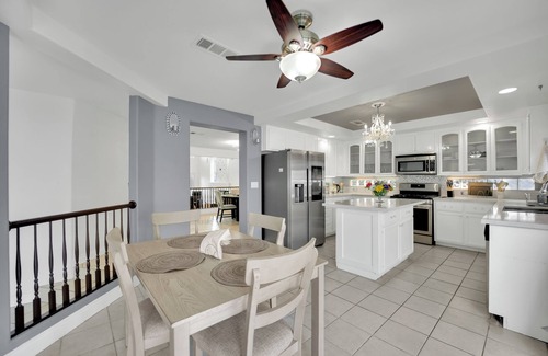 Silverado Ranch Casa | A perfect 6-bedroom home for a group of friends in vibrant Las Vegas.