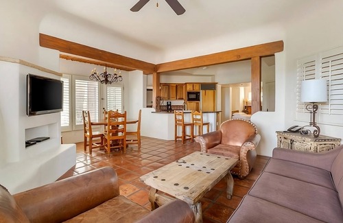 Cave Creek Hotel | A Place You'll Surely Enjoy! Outdoor Pool, Full Kitchen, Free Parking!