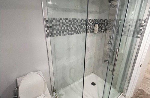 Halton Regional Municipality Casa | A Private Basement Studio Unit with King bed