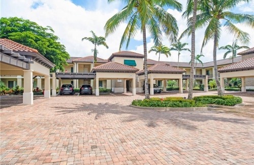 Royal Harbor Condominio | A resort property with plenty of amenities and close to downtown Naples