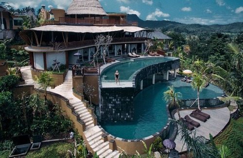 Sidemen Complejo | Un resort que tiene una ladera panorámica de 360 ° y está rodeado de arrozales.