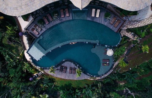 Sidemen Complejo | Un resort que tiene una ladera panorámica de 360 ° y está rodeado de arrozales.