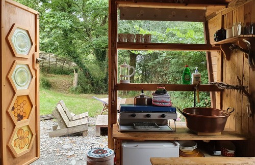 Morwellham Cabina | A romantic riverside cabin for an intimate and peaceful getaway.
