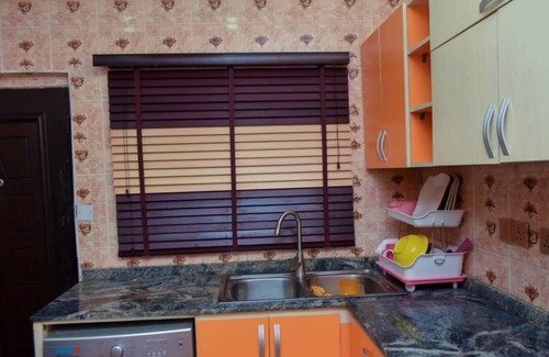 Lagos Apartamento | Un dúplex sereno y decorado con buen gusto en el corazón de la región continental de Lagos.