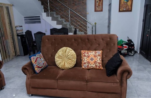 Lagos Apartamento | Un dúplex sereno y decorado con buen gusto en el corazón de la región continental de Lagos.