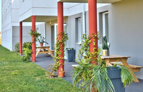 Mouguerre Casa | A short drive away from Jardin Botanique! Pets Are Welcome! FREE Parking!