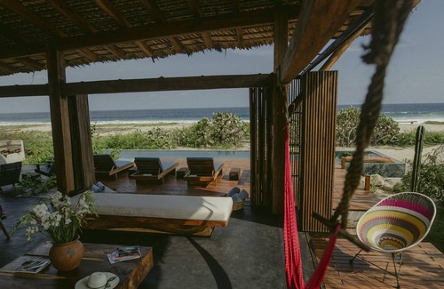 Puerto Escondido Casa | Un ambiente sofisticado en una playa virgen.