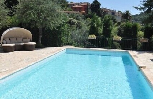 Magagnosc Villa | Una espaciosa villa hermosa, disfrutando de un gran jardín, privacidad y excelentes vistas