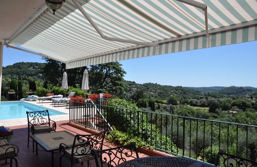 Magagnosc Villa | Una espaciosa villa hermosa, disfrutando de un gran jardín, privacidad y excelentes vistas