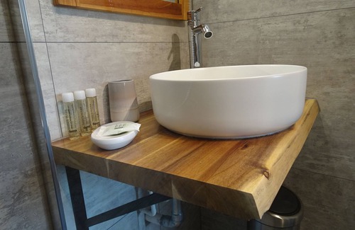 Venterol Cama Y Desayuno | A spacious, bright room for a sunny stay