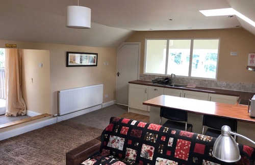 Freethorpe Apartamento | Un amplio loft con jardín en el pequeño pueblo de Freethorpe.