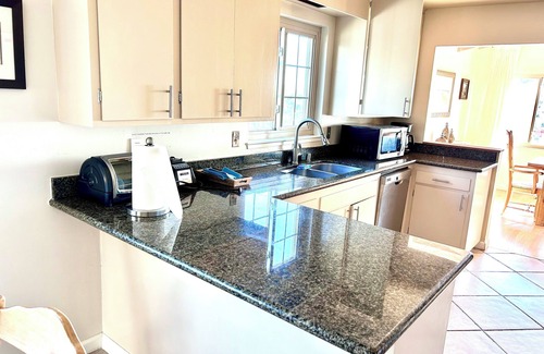 El Cerrito Casa | Una casa espaciosa con una gran vista de la bahía de San Francisco