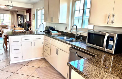 El Cerrito Casa | Una casa espaciosa con una gran vista de la bahía de San Francisco