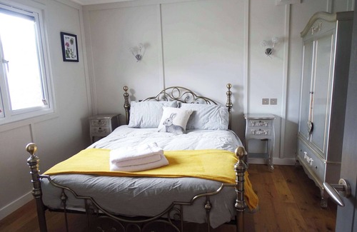 Llanfair Caereinion Cabina | A spacious modern lodge in scenic mid Wales