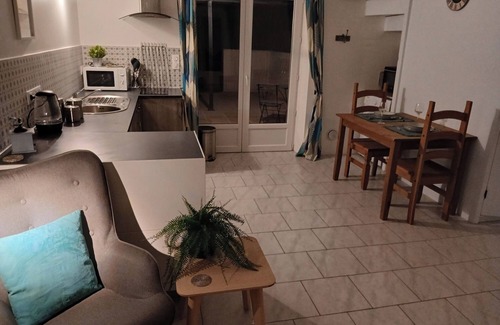 Loubezs-Bernac Casa | A spacious village house for two, a minutes walk from the local amenities!