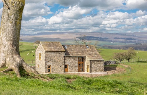 Skipton Casa | A stunning barn conversion sleeping 7 guests with hot tub located at an award winning wellbeing resort