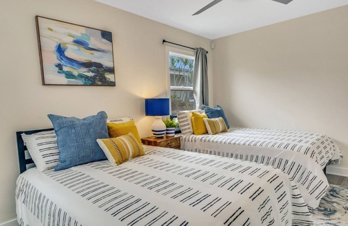 Old Towne Casa | A Stunning Naples Beauty cottage 2 mins 2 the sand
