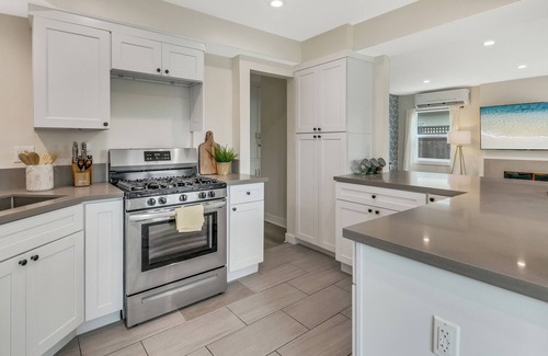 Old Towne Casa | A Stunning Naples Beauty cottage 2 mins 2 the sand