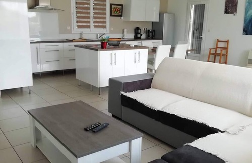 Camaret-sur-Aigues Villa | A STYLISH VILLA IN A PRIME LOCATION WITH POOL & BARBEQUE