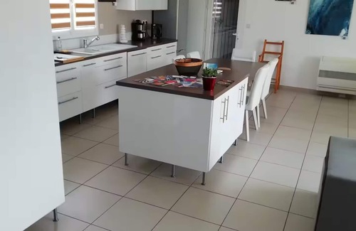 Camaret-sur-Aigues Villa | A STYLISH VILLA IN A PRIME LOCATION WITH POOL & BARBEQUE