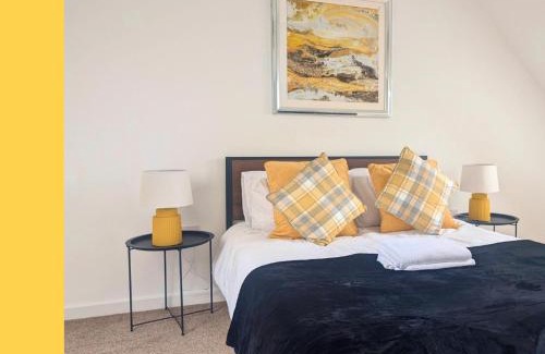 Margam Casa | A Swansea Getaway - 3 Bedroom Home with Hot Tub