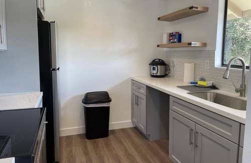 Antioch Condominio | 🌈A Travelers Dream💤Second Floor Condo Pool💦