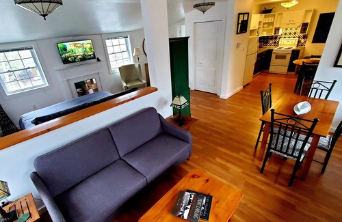 Port Carling Casa | A Unique Muskoka Experience - Couples Retreat