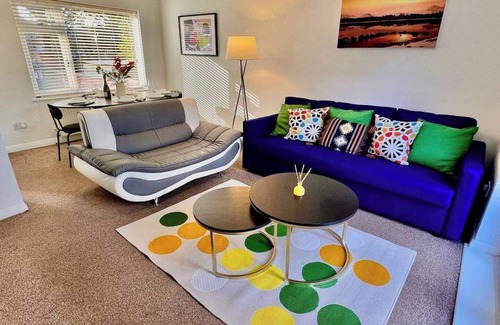 Derby Casa | A vibrant 3-bedroom house with ample parking