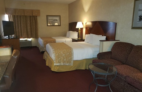 Warren Hotel | A Victory Suites Warren