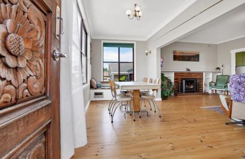 Warrnambool Casa | A Wave from it All