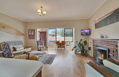 Warrnambool Casa | A Wave from it All